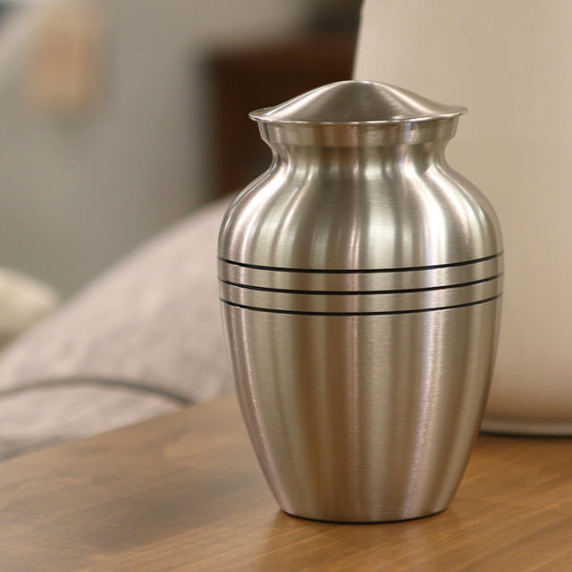 Classic Pewter, Extra Small Urn