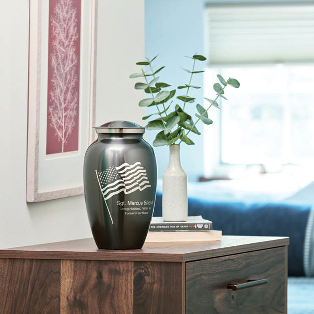 Classic Flag, Full Size Urn